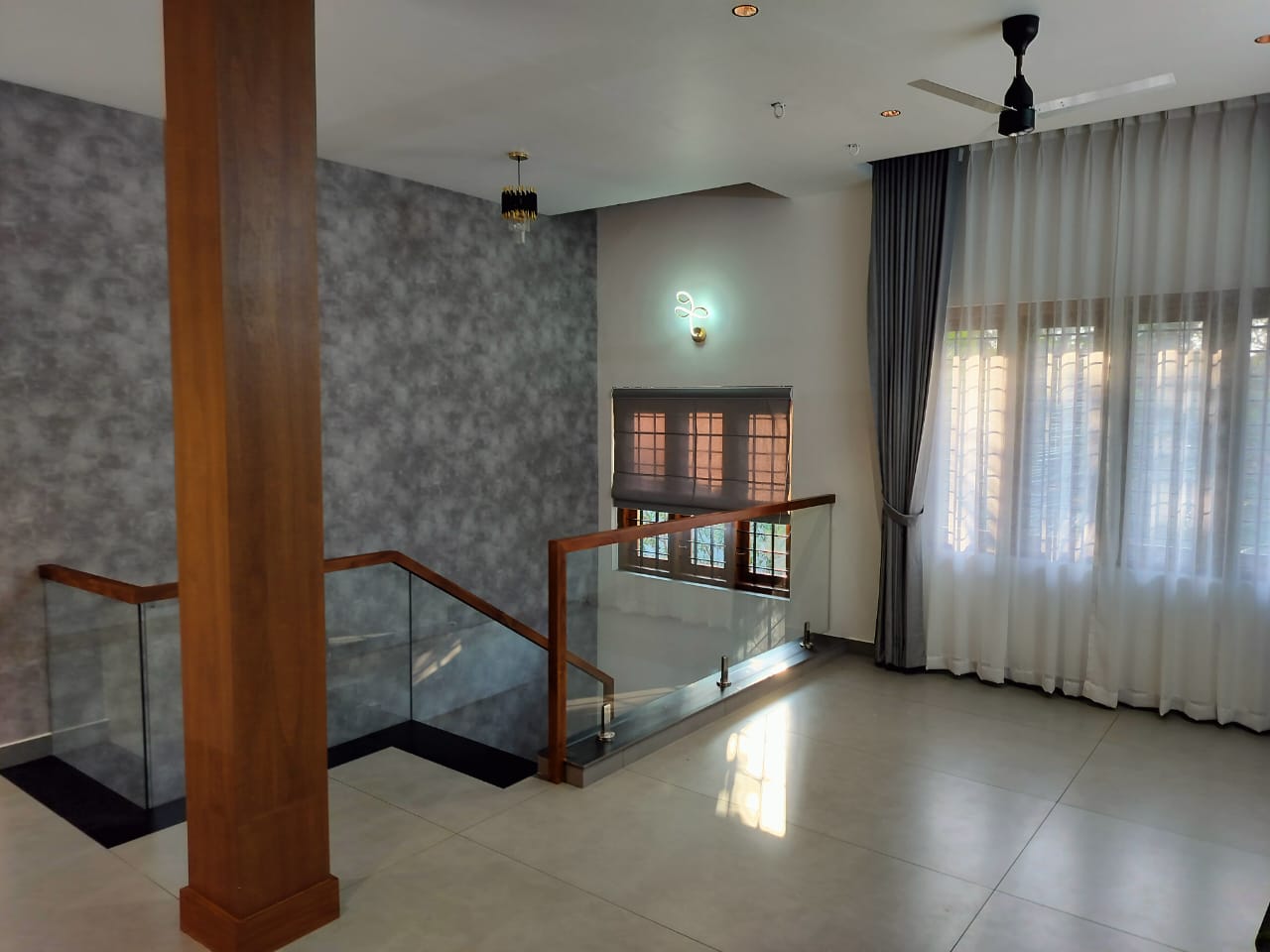 Top floor interior glass handrail